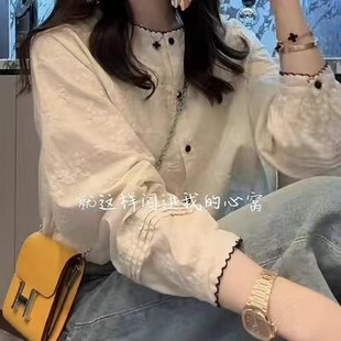 设计感刺绣圆领衬衫女2025初秋新款高级感今年流行洋气减龄上衣