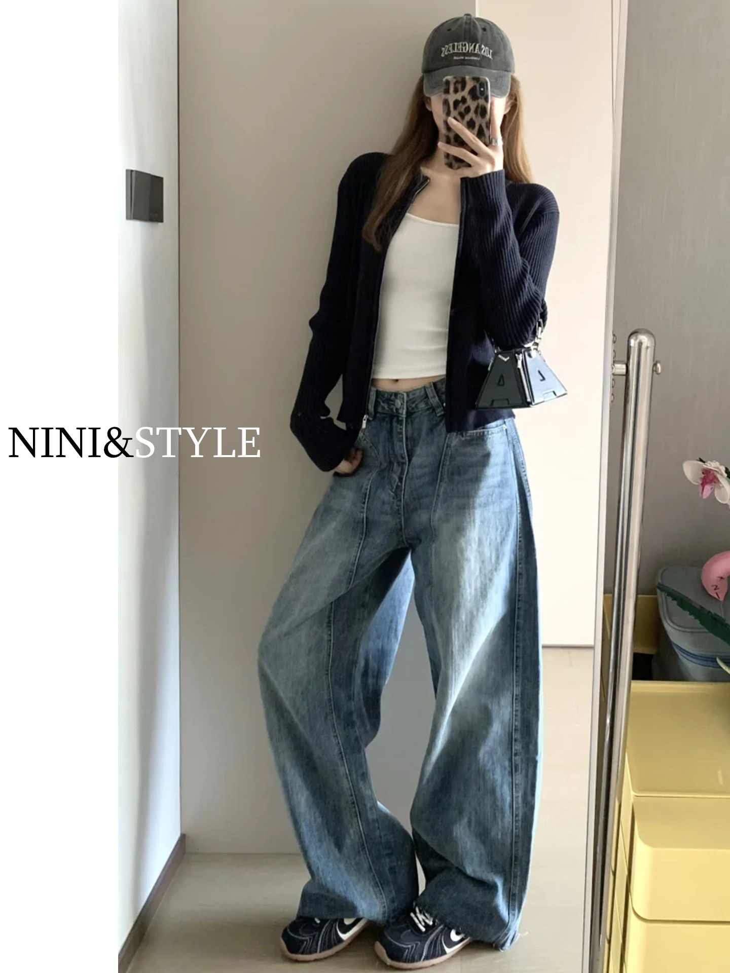 American Retro Scimitar-Style Wide-Leg Fleece-Lined Jeans for Women, 2025 Autumn and Winter New High-Waisted Loose Slimming Straight-Leg Pants