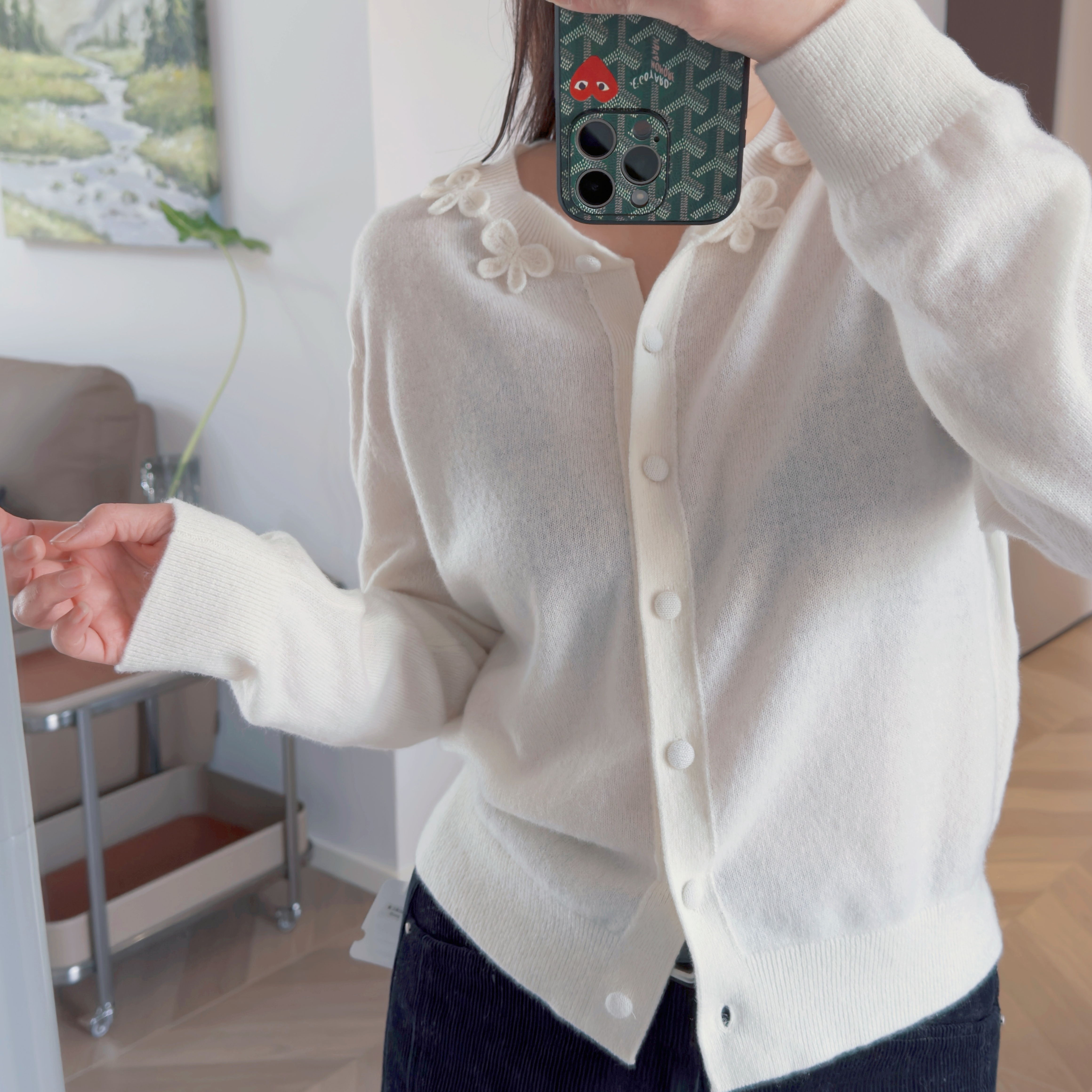 圆领花朵装饰山羊绒开衫