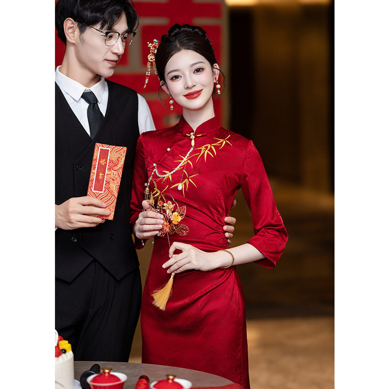 红色新中式旗袍2026春夏新款年轻款敬酒服新娘晨袍订婚礼服裙女感