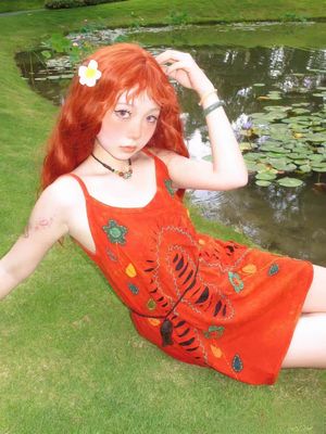 夏萨珑！尼泊尔嬉皮废土精灵风刺绣小花吊带背心女叠穿显瘦植物染