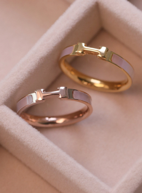 高级感网红字母H小众设计感工字天然贝母镀18K金钛钢女戒指不掉色