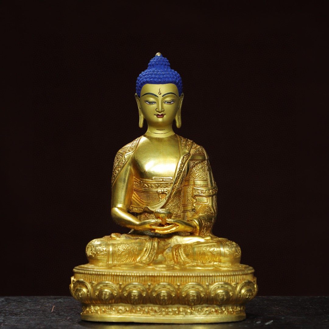尼泊尔纯铜鎏金描释迦牟尼佛大日如来像藏传密宗三世桌面供奉摆件