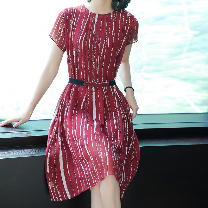 2018年?#30007;?#27454;女折扣品牌折扣店尾货剪标女装专柜正?#39134;?#34453;丝连衣裙