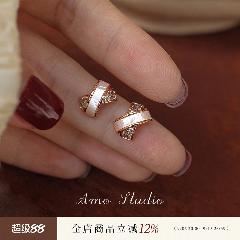 AMO贝壳交叉闪钻耳钉女温柔通勤图片