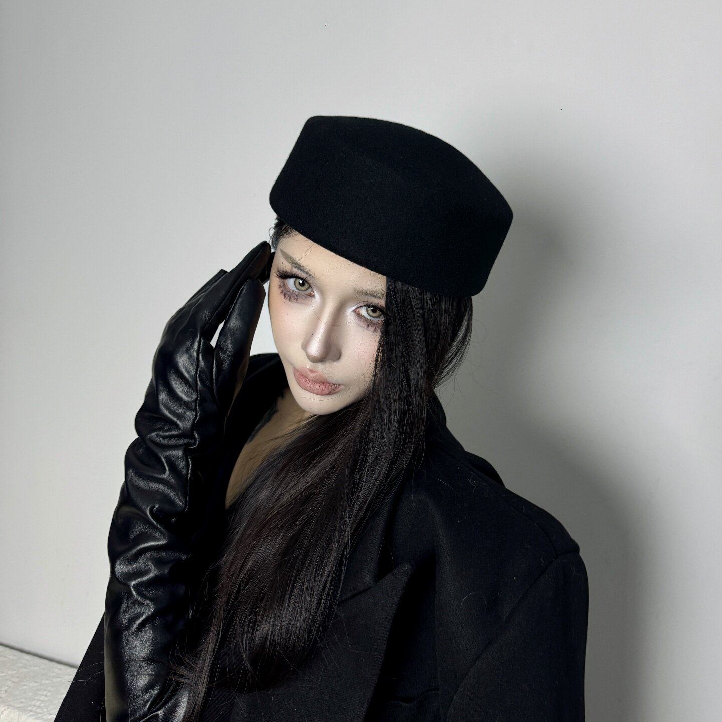 小众设计哥特暗黑风复古药盒帽子羊毛呢平顶贝雷帽女秋冬画家帽潮