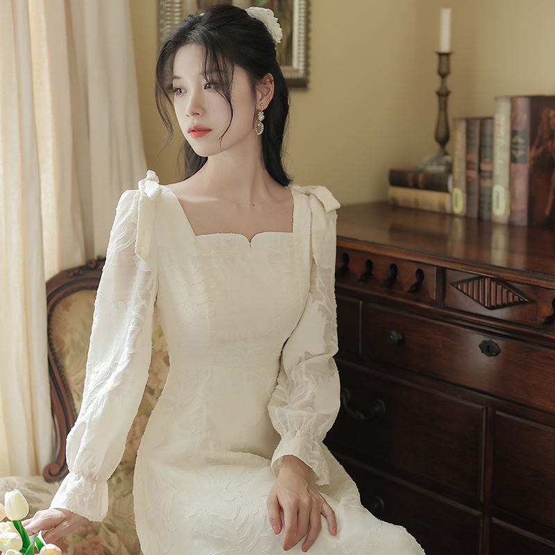 森系礼服高端轻奢小众伴娘服秋季长袖领证登记小白裙订婚连衣裙子
