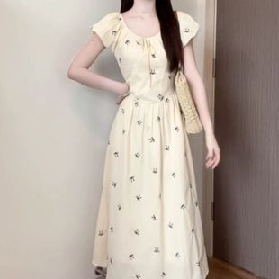 夏装圆领短袖修身A字连衣裙法式温柔风气质收腰碎花甜美长裙女潮