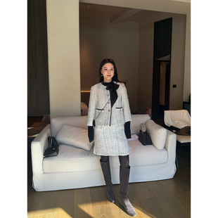 白色粗花呢外套和背带连衣裙 煎盐叠雪 DUO智仙生 黑标