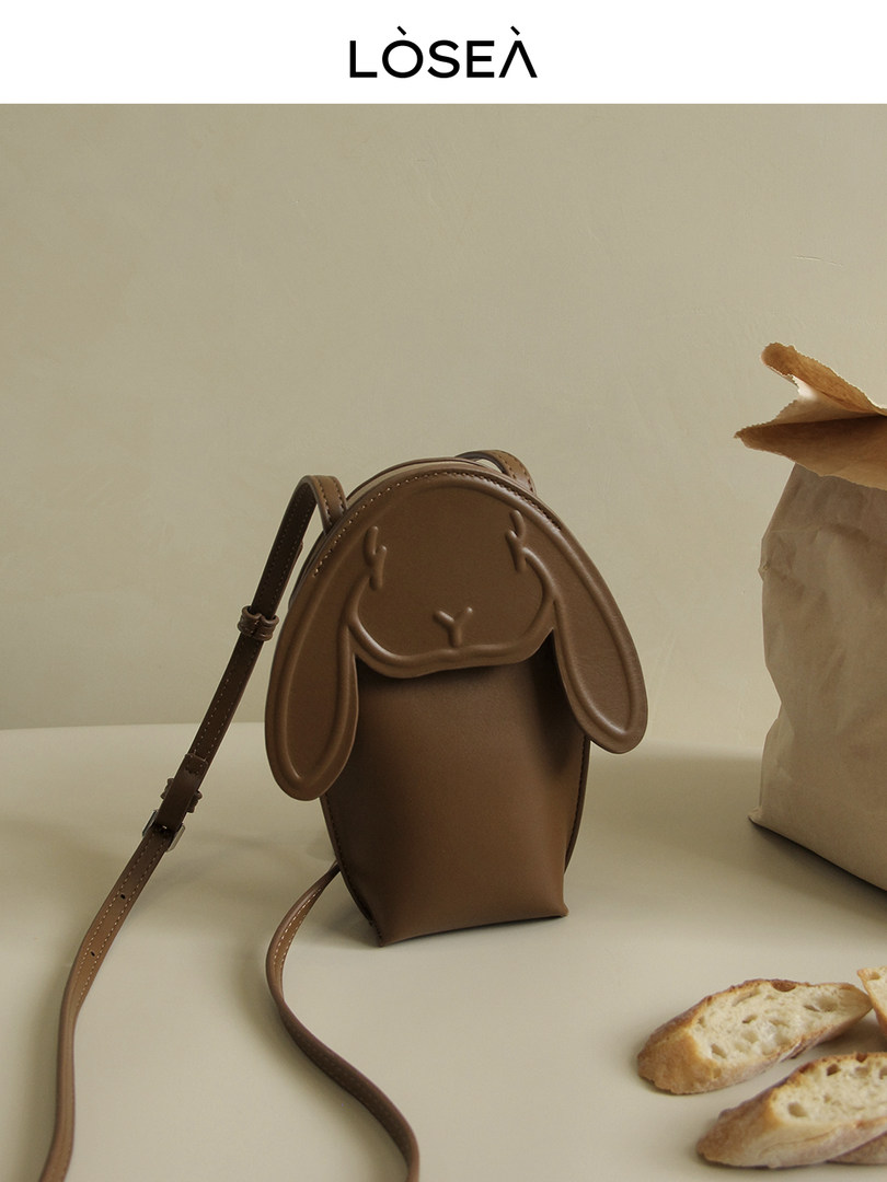 Brown bunny-shaped crossbody handbag on a neutral background
