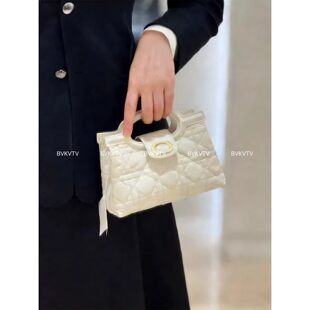 经典 BVKV 3.27 26s新款 斜挎珍珠链条包 金属扣菱格手提