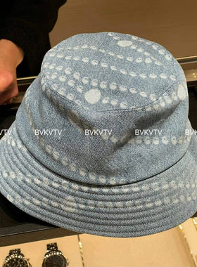 BVKV 03/27 时髦精bi备26ss新款牛仔渔夫帽波点圆珠链条浅蓝色