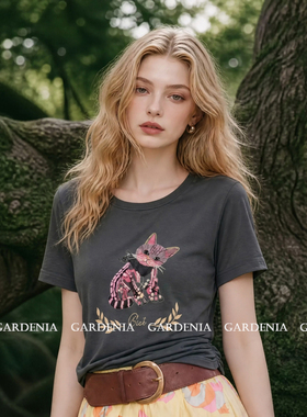 Gardenia 灰色复古小猫刺绣正肩短袖上衣女2026夏新款百搭圆领T恤