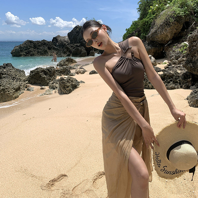 海边度假泳衣女2026新款连体高颜值单肩带批纱两件套温泉游泳装