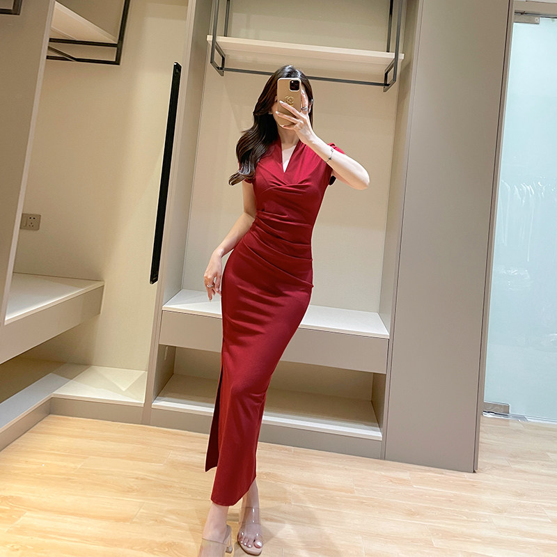 纯色气质优雅V领连衣裙