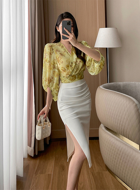 轻熟风黄色印花上衣女夏季新款乔其纱交叉V领绑带短款雪纺衫衬衫