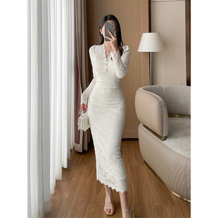 领证小白裙女 加绒加厚轻奢V领修身 白色雪尼尔蕾丝连衣裙冬季 新款