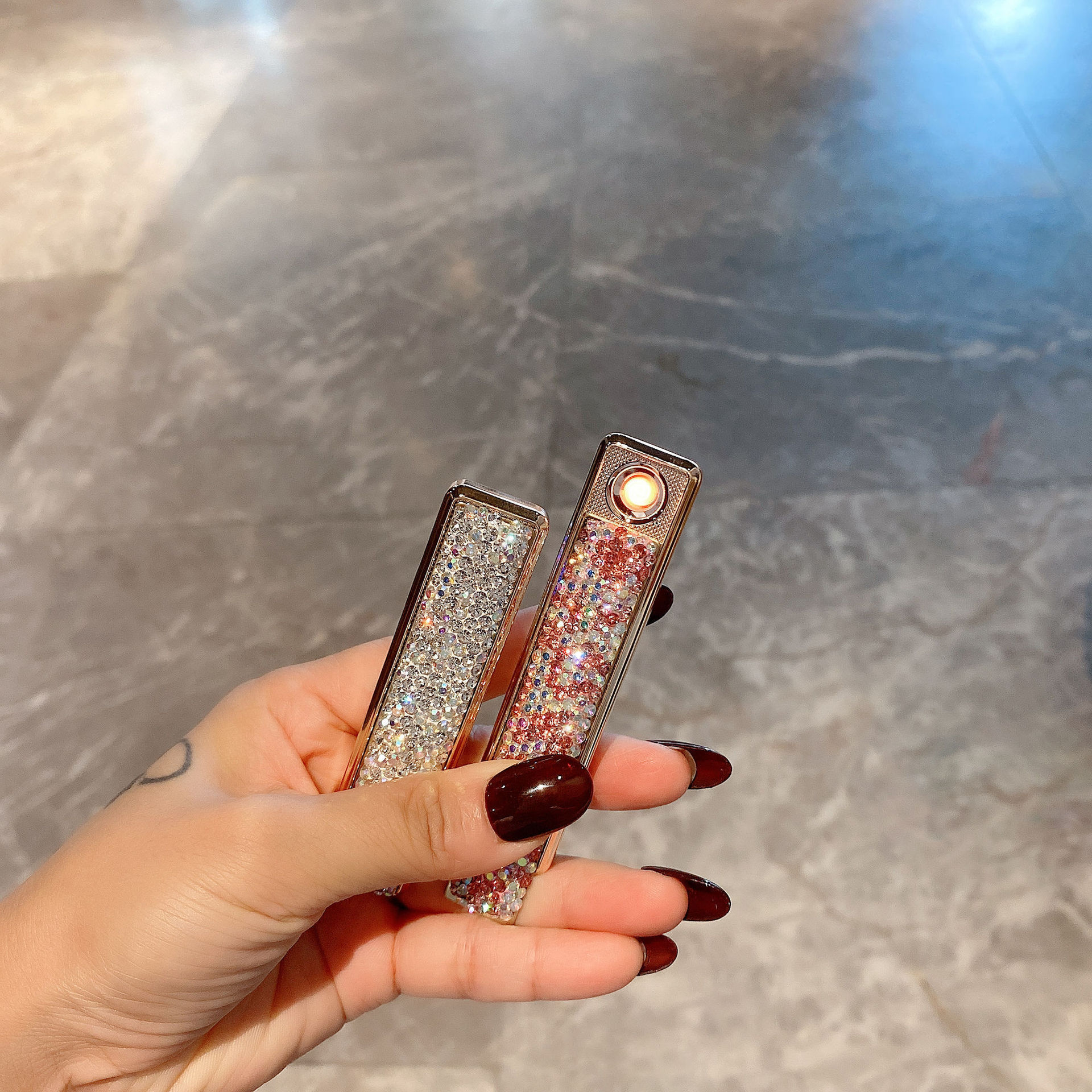 奢华镶钻打火机女士充电款点烟器无声防风静音小巧送女士礼物水钻