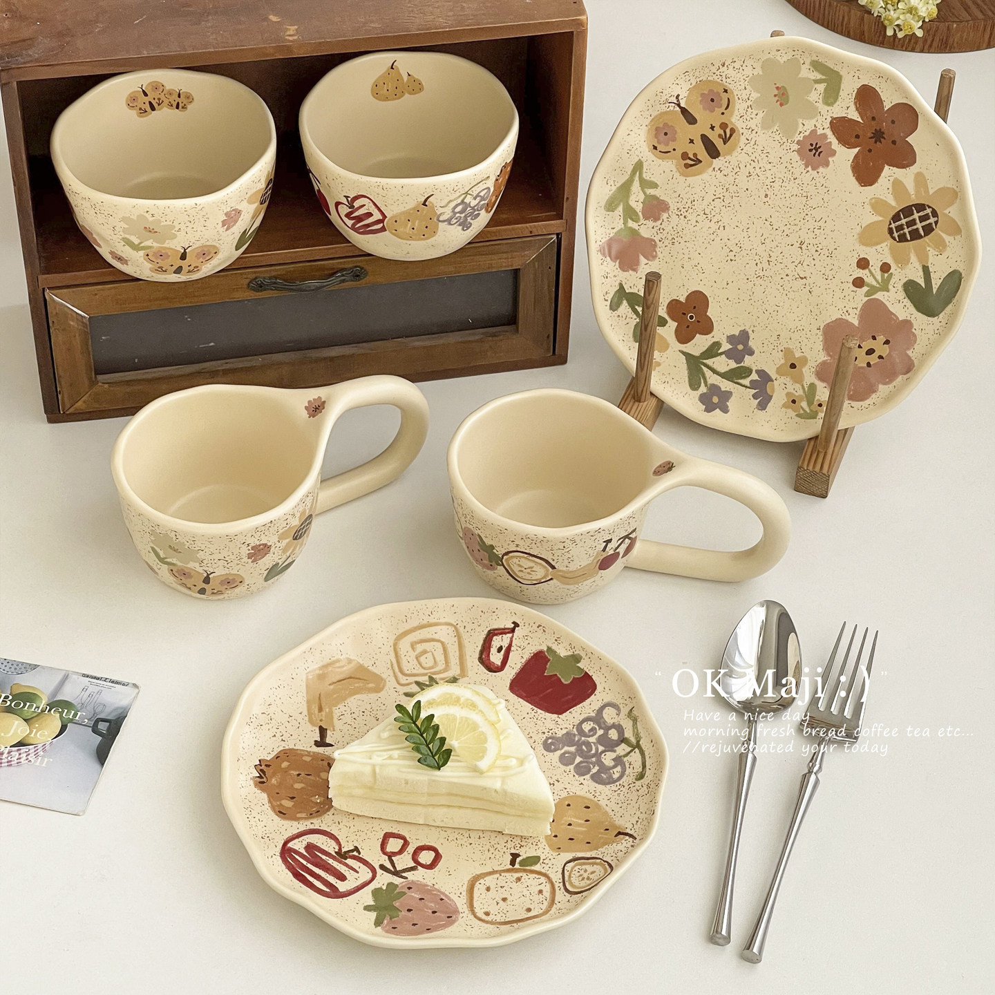 可爱手绘釉下彩陶瓷盘子