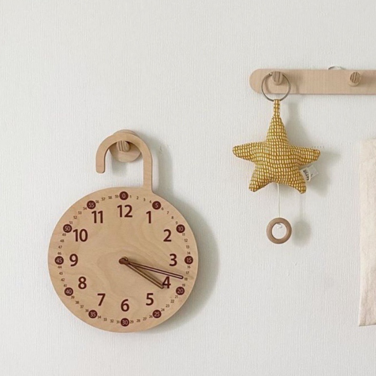 北欧ins实木儿童房民宿台钟