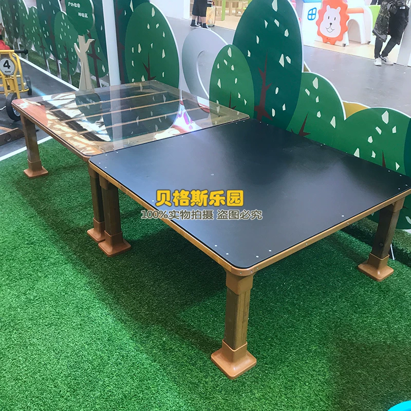 [Outdoor classroom cedarwood graffiti drawing table for children indoor activity desk wooden table transparent desk art table]