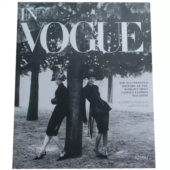 In Vogue: a Review of Classic Fashion Photography and Clothing Photos from the Magazine "Vogue"