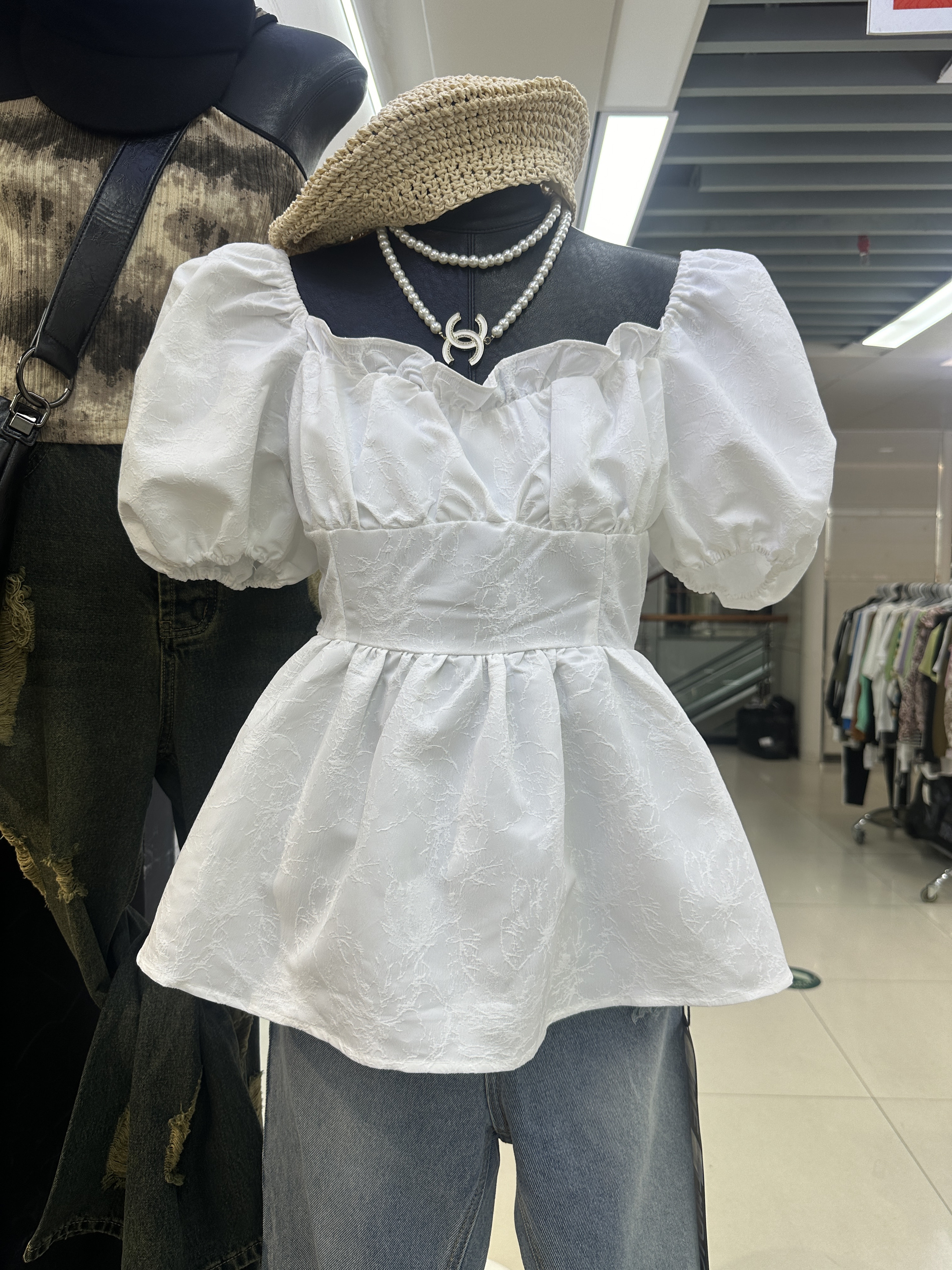 方领蝴蝶结露背泡泡袖收腰衬衫女2024年夏季新款法式荷叶边上衣