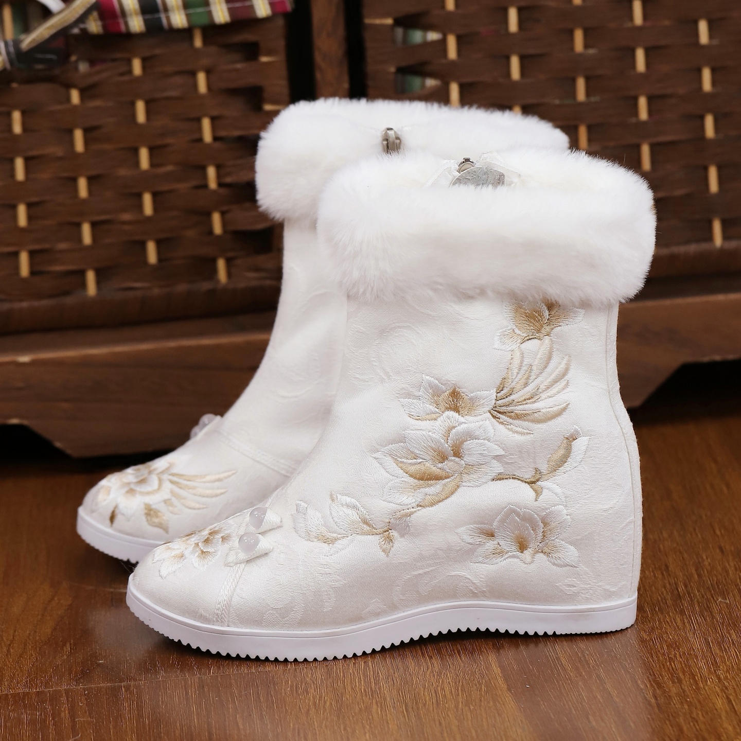 女短靴内增高保暖绣花冬季厚底