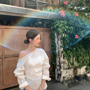 曼利香肩气质高级感钉珠花朵斜肩衬衫 Y.JIA 伊嘉