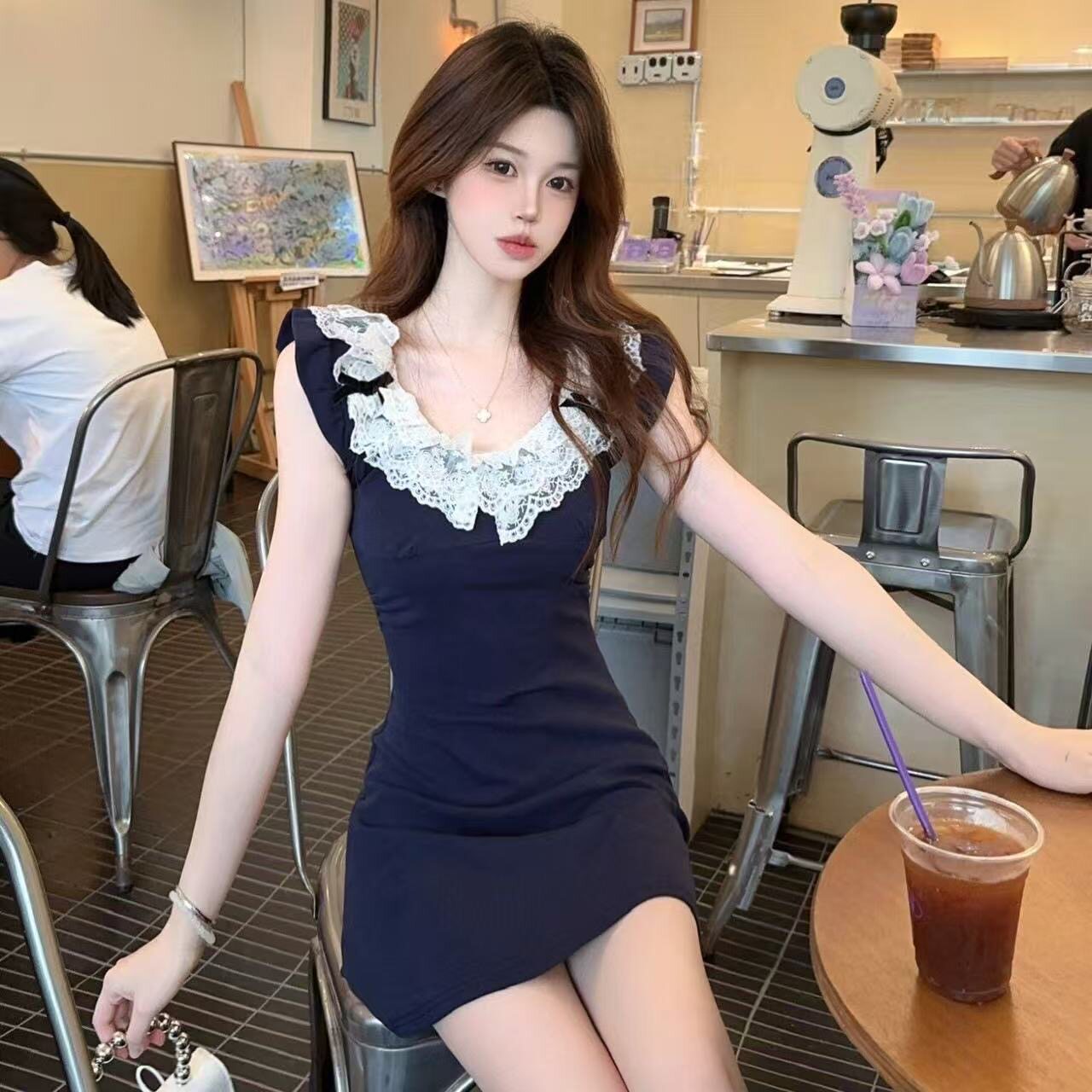 法式气质蕾丝拼接辣妹连衣裙女夏季爆款修身方领甜辣收腰显瘦短裙