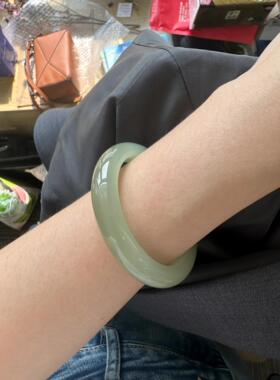 新疆和田玉晴水手镯青白玉石平替女款玛瑙玉髓湖水绿色青提色冰透