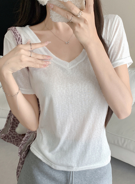 白色v领肌理感短袖女夏季新款宽松显瘦T恤气质绝美休闲风内搭上衣