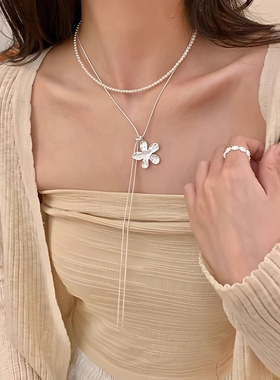少女CEO韩女银色花朵抽拉项链女2025新款小众设计高级感毛衣链