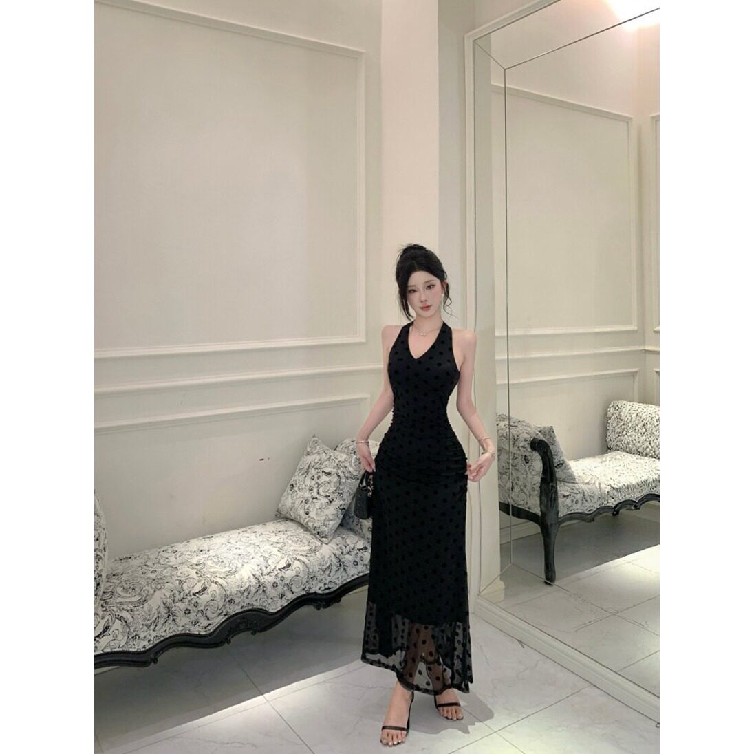植绒波点挂脖V领修身型连衣裙女黑色收腰鱼尾裙显瘦包臀夏季长裙