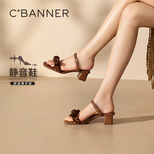 肌理感琥珀鞋面 鞋面经精心雕琢呈肌理感