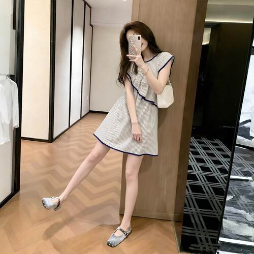 条纹连衣裙女夏季小飞袖荷叶边裙