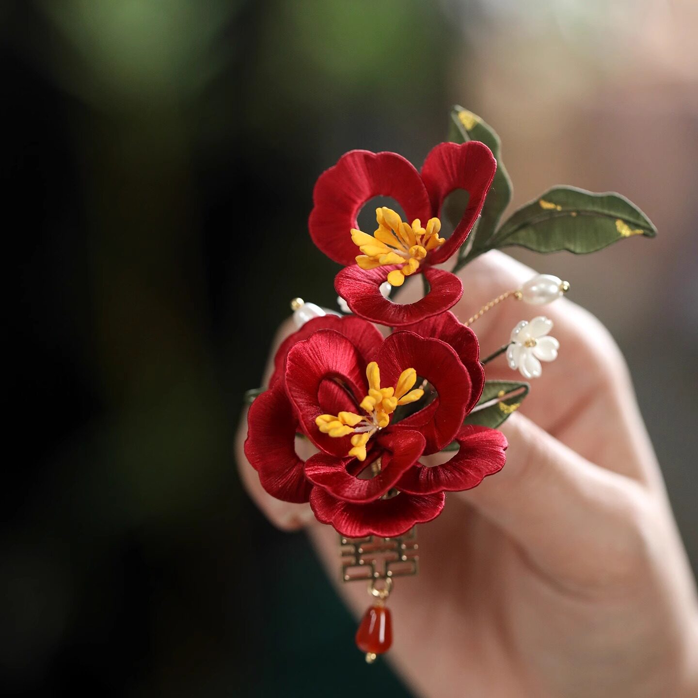 中式婚礼红色山茶花新郎新娘结婚胸花高档非遗手工缠花胸针别针喜