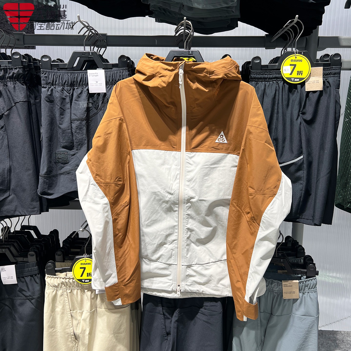 耐克女装冲锋衣机能风夹克外套