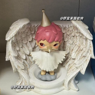 泡泡玛特小野Hirono小小的使坏鸟人手办天使翅膀造景场景展示道具
