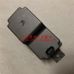 适用新款奔驰W205 C200 E260 GLC260辅助电池C300L变压器E320电瓶