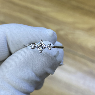 18K金培育钻石戒指女公主方钻戒