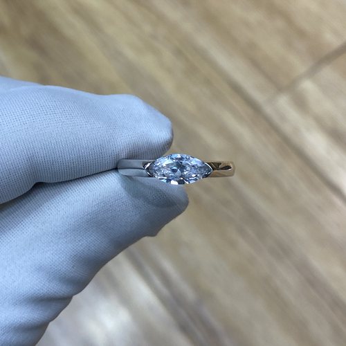 马眼培育钻石戒指女款18K金镶嵌