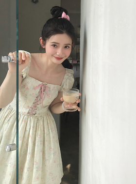 复古甜美短袖连衣裙法式方领撞色绑带碎花短裙小个子