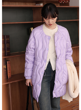 无拘2025年秋冬新款中长款上衣保暖外套同色系围巾压线收腰羽绒服