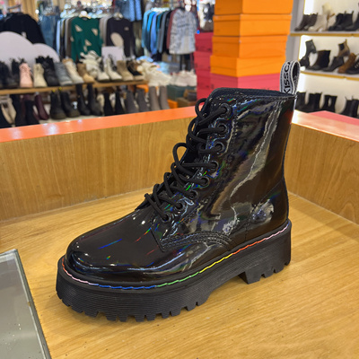 时尚风漆皮炫彩圆头马丁靴女鞋