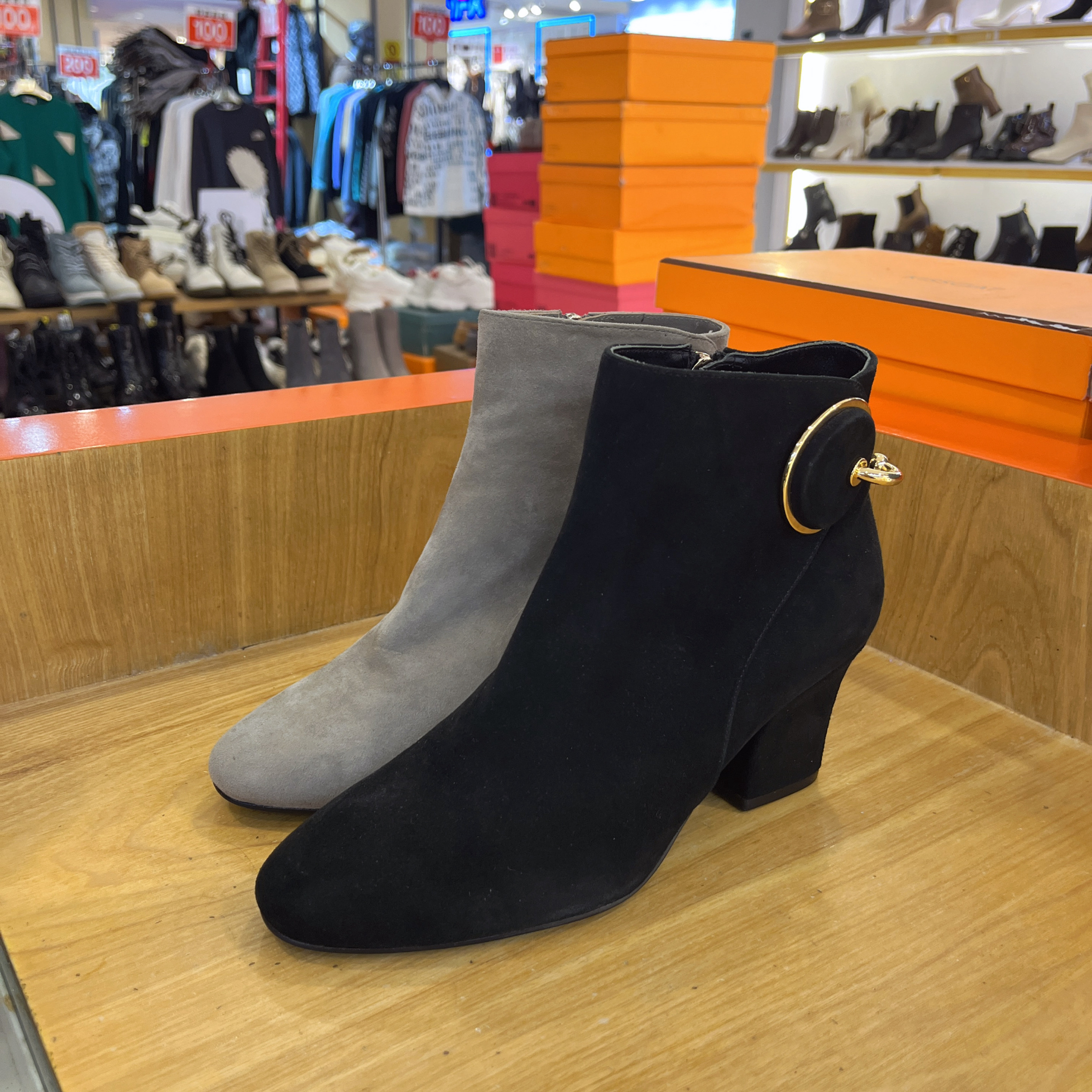 2018羊反绒搭扣圆头侧拉链女鞋