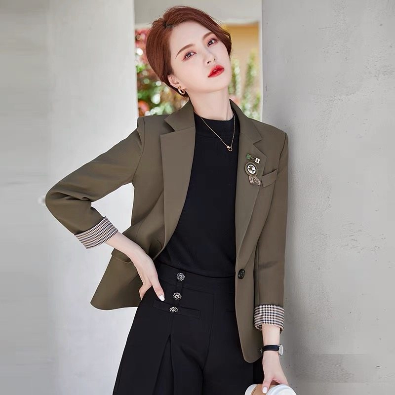 小个子今年流行短款西装外套女春秋新款修身气质休闲减龄西服上衣