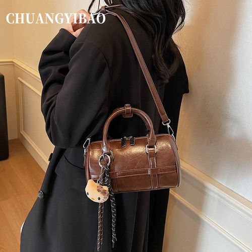 超火轻奢小众高级感斜挎枕头包