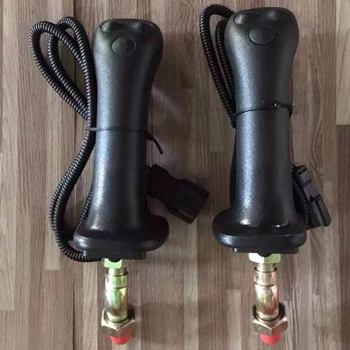 挖掘机改装抓木器铁器三键操纵