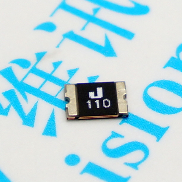 贴片 1812 2.6A 8V 自恢复 保险丝 保险管  SMD1812-260 2600MA